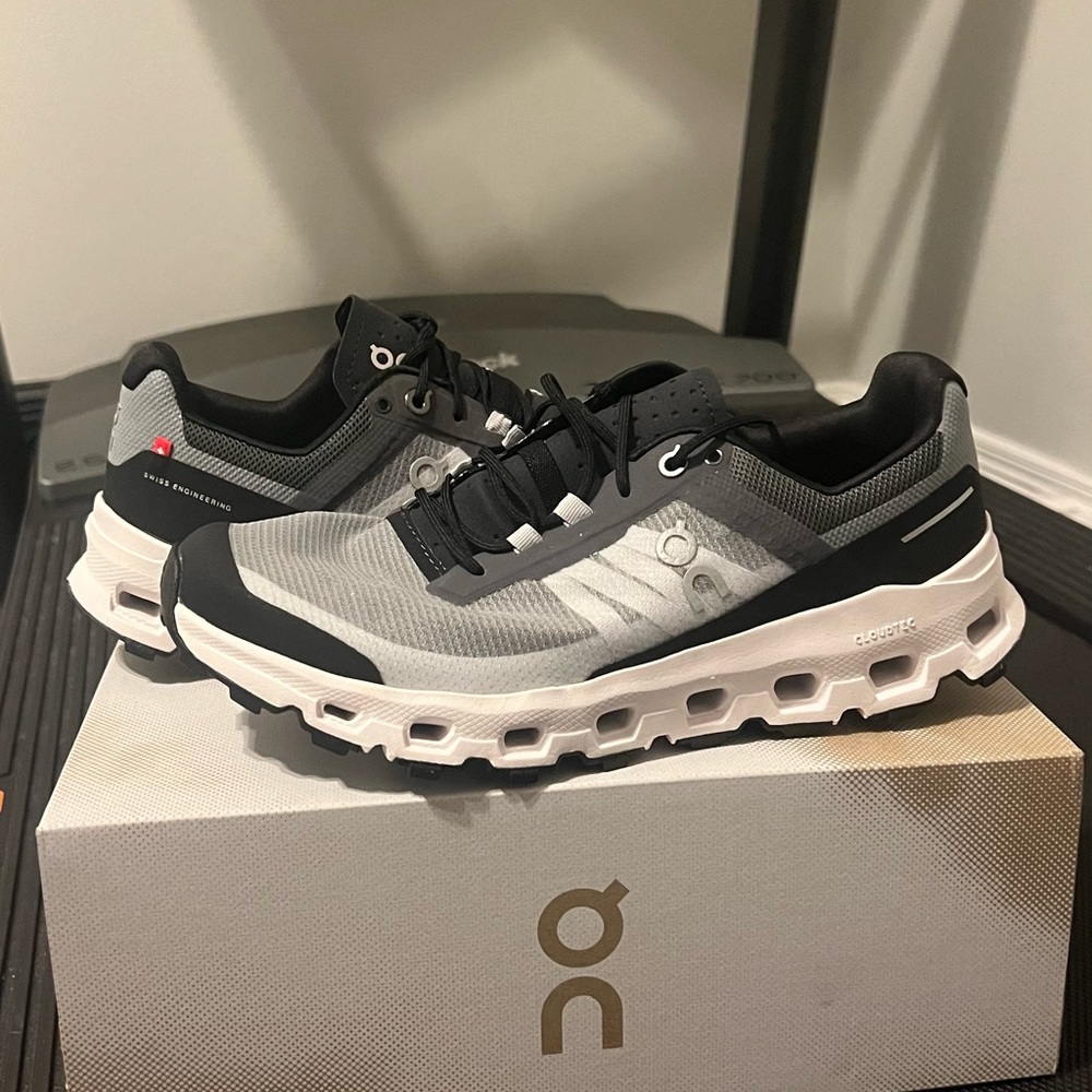 Cloud vista running shoes. Never worn.